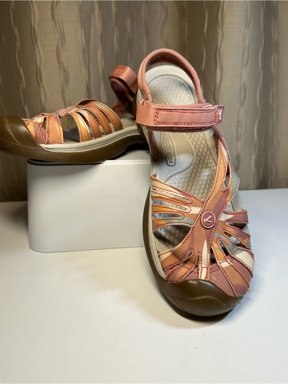 Keen Rose Women's 8.5 Peach Cream Tan Multicolor Closed Toe Strappy Sandal - Picture 14 of 16